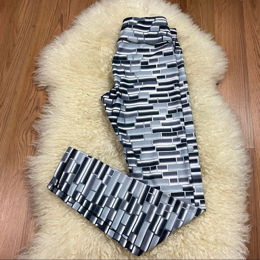CompressionZ Gray Brick Print Full Length Leggings S